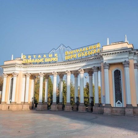 Свежая Студия В Центре Города Alma-Ata Buitenkant foto