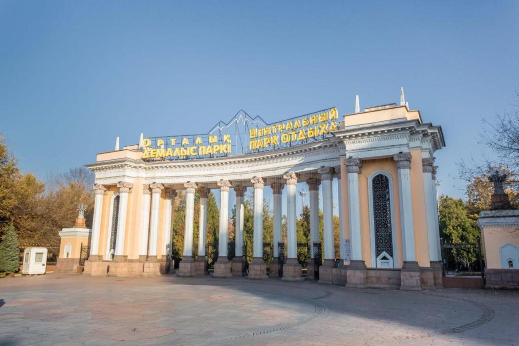 Свежая Студия В Центре Города Alma-Ata Buitenkant foto